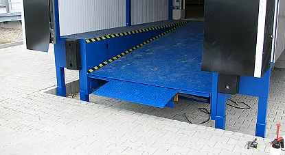 Платформа уравнительная с поворотной аппарелью DoorHan